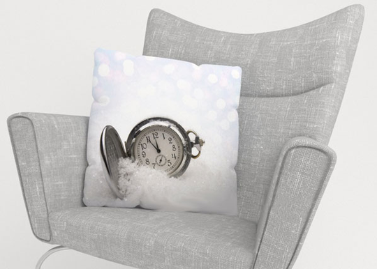 Koristetyynyliina CLOCK ON THE SNOW 45x45 cm